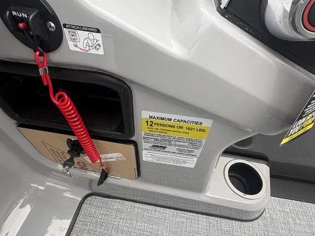 Slide: The Image of Harris Cruiser 230 2026 - 18