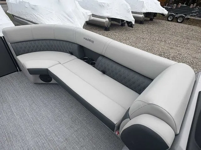 Slide: The Image of Harris Cruiser 230 2026 - 19