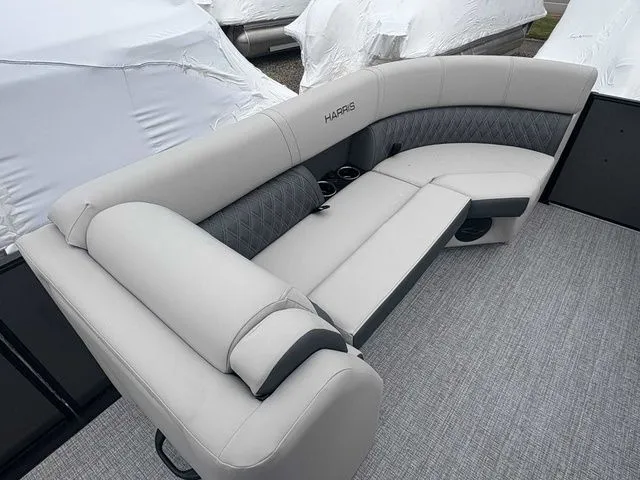 Slide: The Image of Harris Cruiser 230 2026 - 20