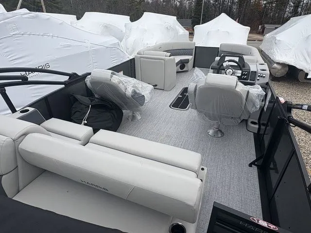 Slide: The Image of Harris Cruiser 230 2026 - 4