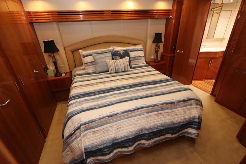 Slide: The Image of Hatteras 60 Convertible 2004 - 61