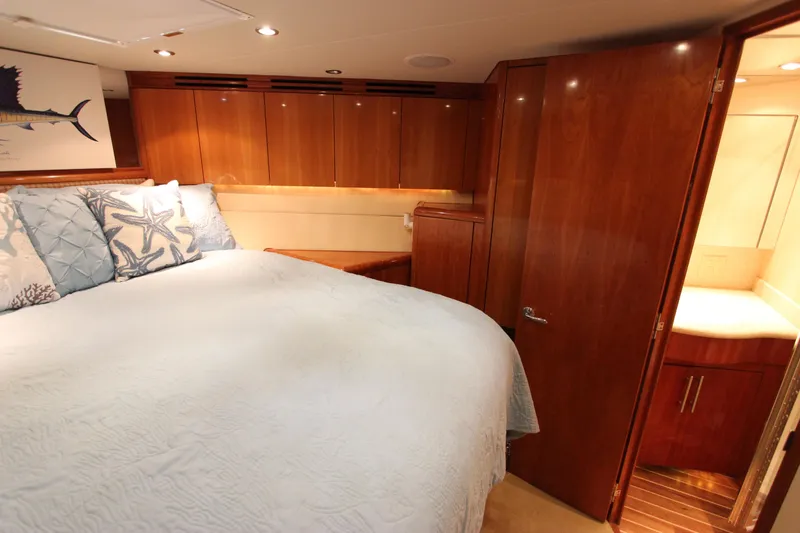 Slide: The Image of Hatteras 60 Convertible 2004 - 70