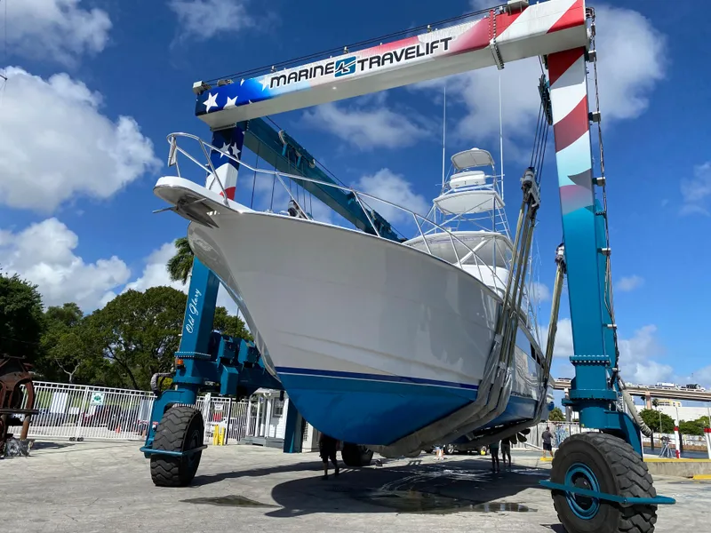 Slide: The Image of Hatteras 60 Convertible 2004 - 77
