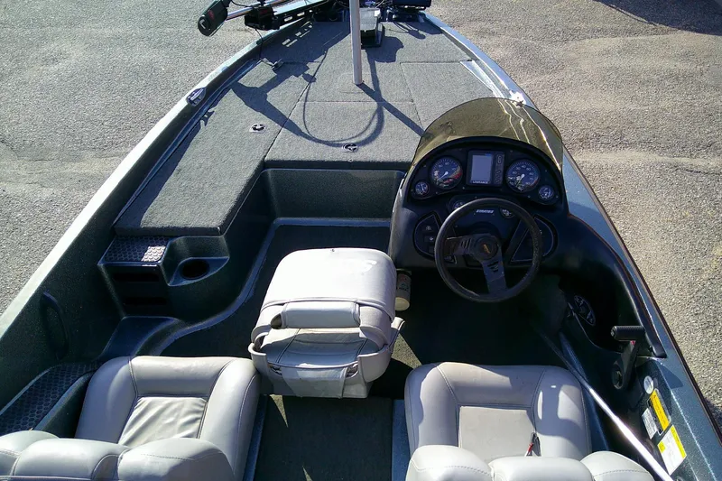 Slide: The Image of Interior of a 1998 Stratos 273 V boat with steering console and seating. - 16