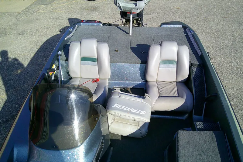 Slide: The Image of 1998 Stratos 273 V boat interior with gray seats and windshield. - 18