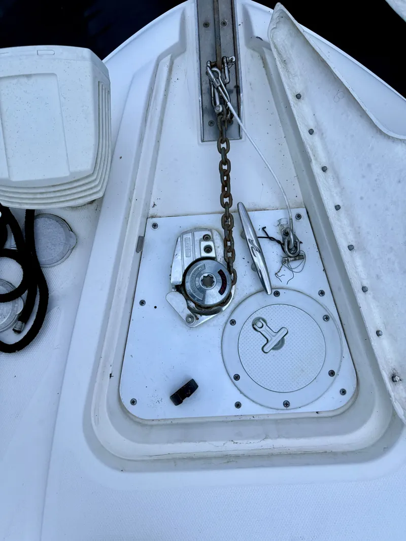 Slide: The Image of Anchor system on 2006 Sea Ray 290 Sundancer boat deck. - 35