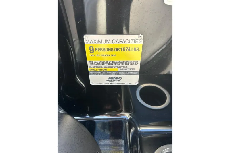 Slide: The Image of Yamaha 212X 2008 boat capacity label, maximum 9 persons or 1674 lbs. - 14