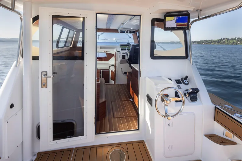 Slide: The Image of Ocean Sport Roamer 2025 - 27