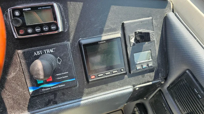 Slide: The Image of Control panel of a 1999 Sea Ray 500 Sundancer boat with navigation equipment. - 19