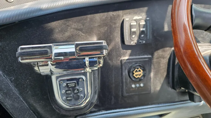 Slide: The Image of Control panel of a 1999 Sea Ray 500 Sundancer boat with steering wheel. - 20