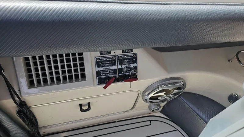 Slide: The Image of 1999 Sea Ray 500 Sundancer dashboard with controls and speaker detail. - 22