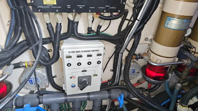Slide: The Image of Engine room wiring and controls of a 1999 Sea Ray 500 Sundancer yacht. - 45