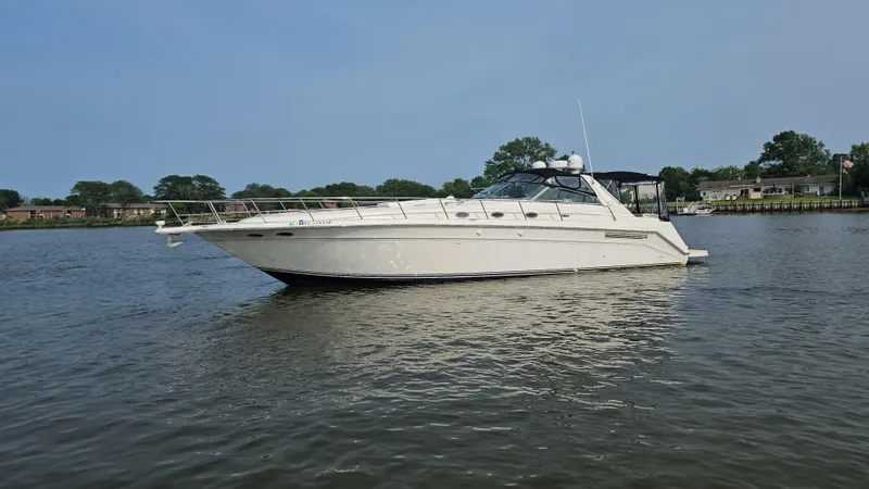 Slide: The Image of 1999 Sea Ray 500 Sundancer yacht on calm water, side view. - 5