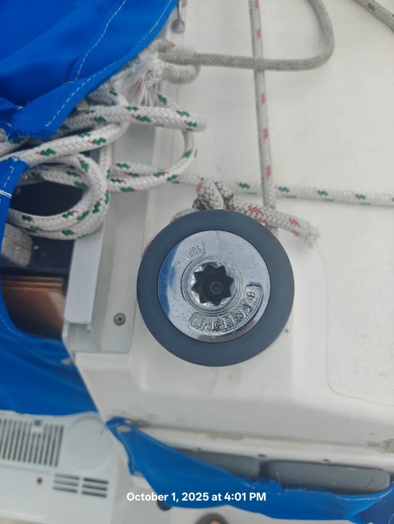 Slide: The Image of Winch and ropes on a 1990 Hunter 27-2 sailboat deck. - 8
