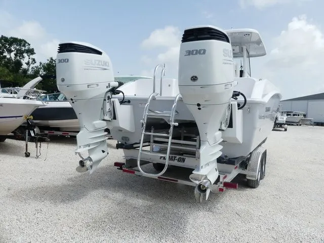 Slide: The Image of Twin Vee 280 GFX CC 2026 - 5