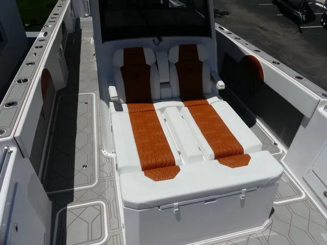 Slide: The Image of Twin Vee 400 GFX CC 2026 - 11