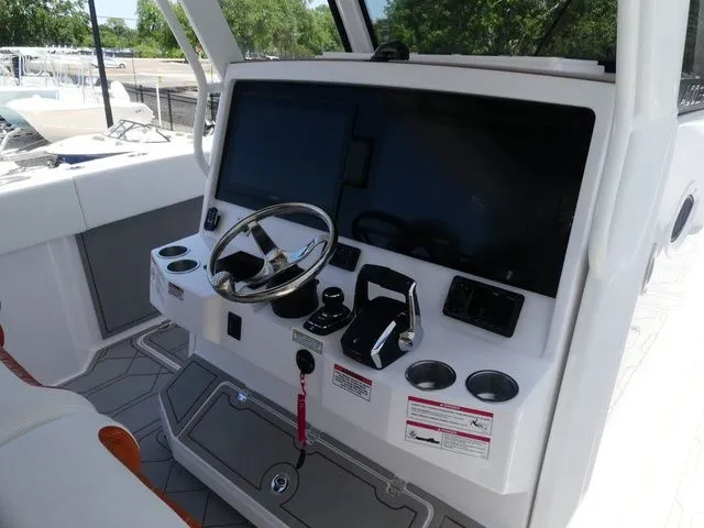 Slide: The Image of Twin Vee 400 GFX CC 2026 - 13