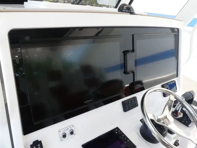 Slide: The Image of Twin Vee 400 GFX CC 2026 - 17