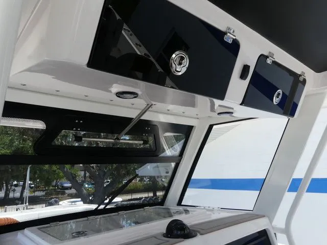 Slide: The Image of Twin Vee 400 GFX CC 2026 - 19