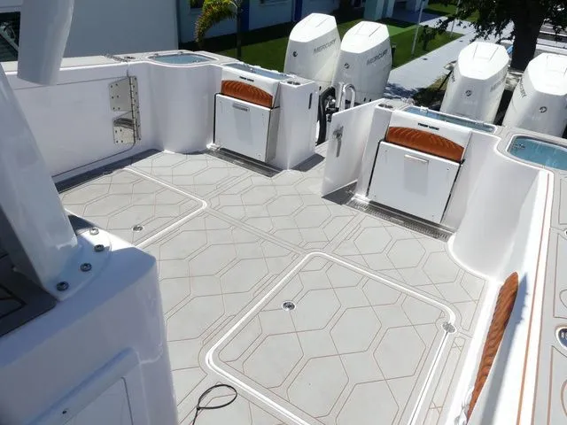 Slide: The Image of Twin Vee 400 GFX CC 2026 - 22