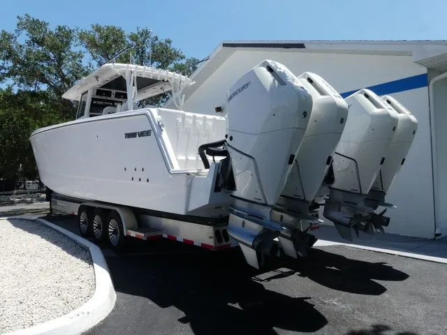 Slide: The Image of Twin Vee 400 GFX CC 2026 - 3