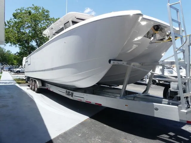 Slide: The Image of Twin Vee 400 GFX CC 2026 - 7