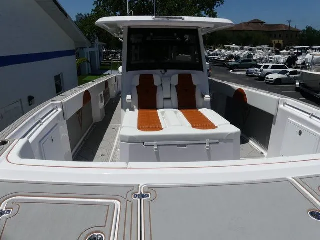 Slide: The Image of Twin Vee 400 GFX CC 2026 - 9