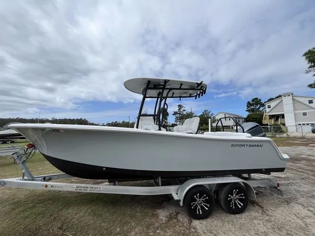 Slide: The Image of Sportsman Heritage 231 Center Console 2022 - 3