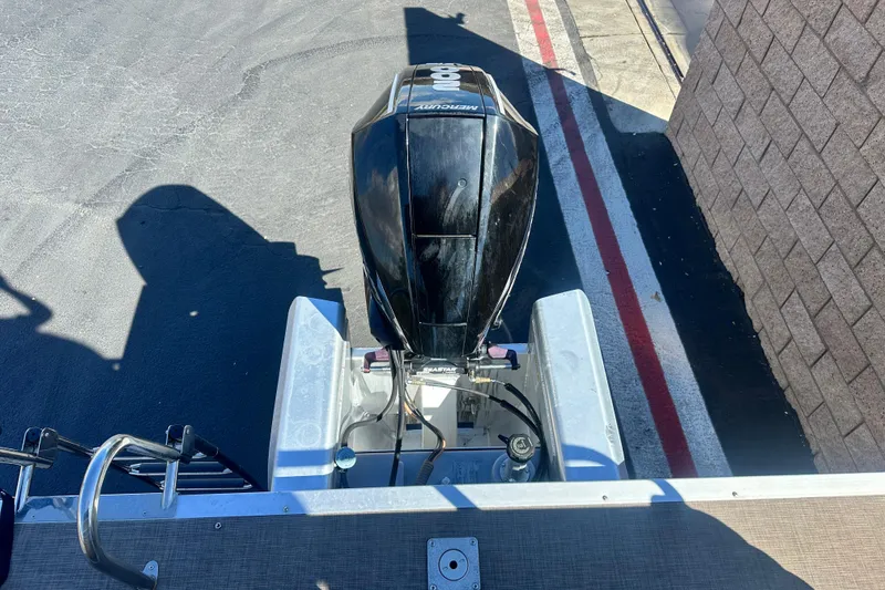 Slide: The Image of Kicker media center on 2023 Sun Tracker Party Barge 22 RF XP3 boat dashboard. - 19