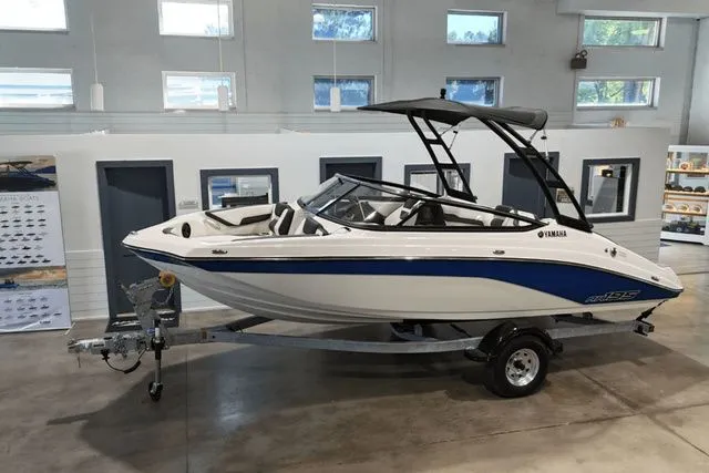 Slide: The Image of Yamaha AR195 2026 - 2