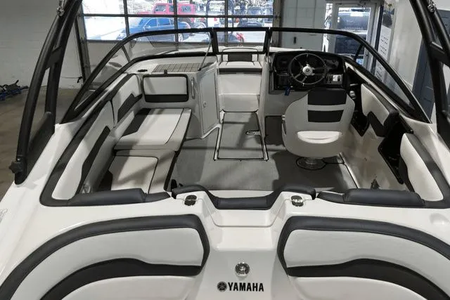 Slide: The Image of Yamaha AR195 2026 - 6