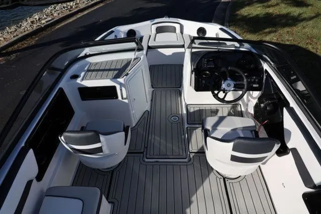 Slide: The Image of Yamaha 195S 2026 - 10