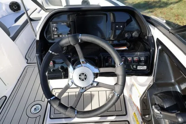 Slide: The Image of Yamaha 195S 2026 - 14