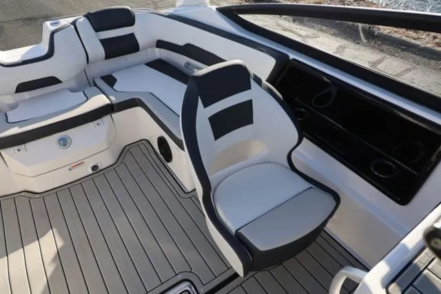 Slide: The Image of Yamaha 195S 2026 - 15