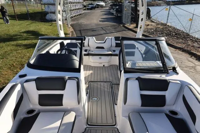 Slide: The Image of Yamaha 195S 2026 - 17