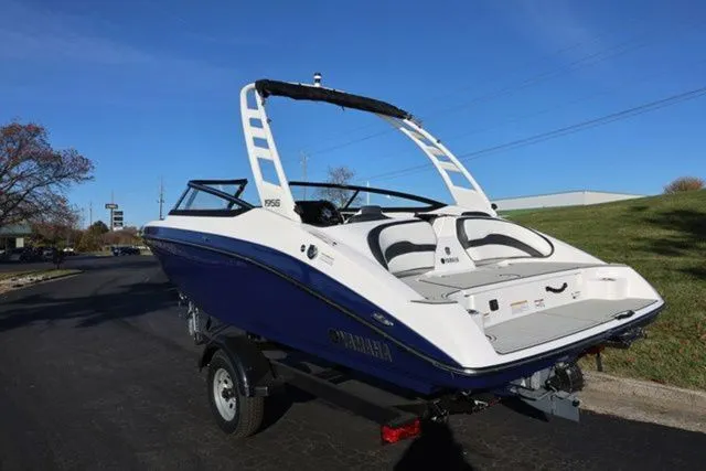 Slide: The Image of Yamaha 195S 2026 - 7