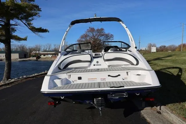 Slide: The Image of Yamaha 195S 2026 - 8