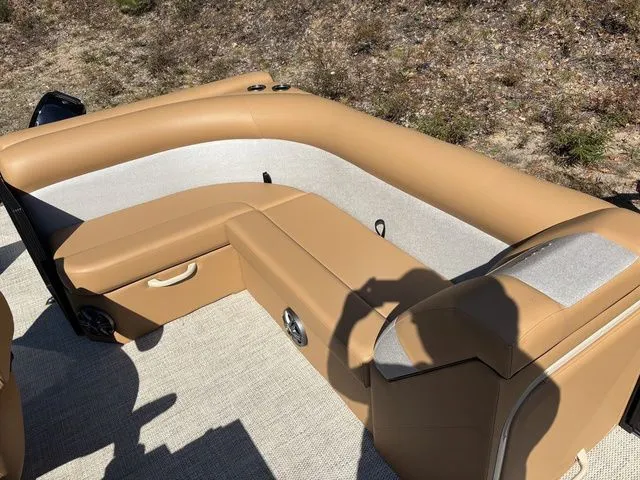 Slide: The Image of Crest Conquest SE 200 Cruise 2026 - 9