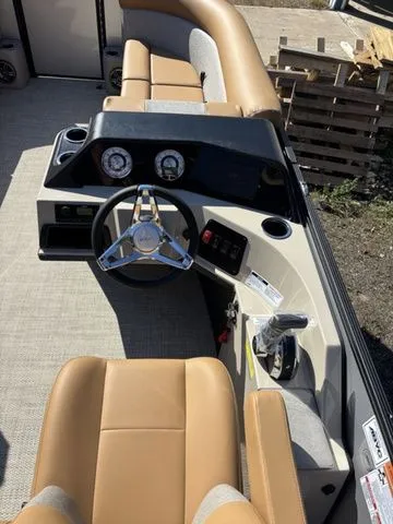 Slide: The Image of Crest Conquest SE 200 Cruise 2026 - 12