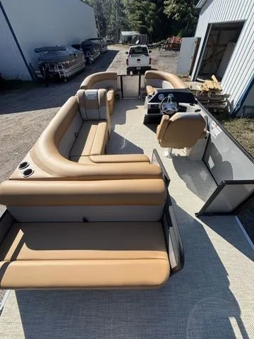 Slide: The Image of Crest Conquest SE 200 Cruise 2026 - 9