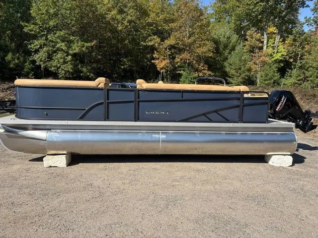 Slide: The Image of Crest Conquest SE 220 Cruise 2026 - 5