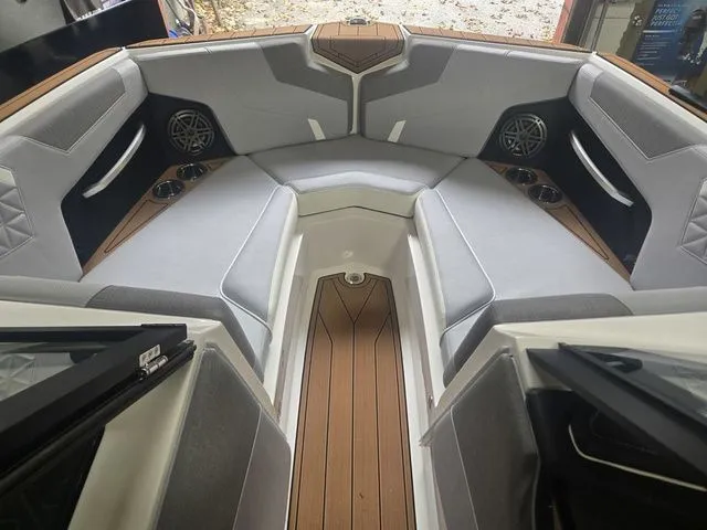 Slide: The Image of Nautique Super Air Nautique GS22 2026 - 11