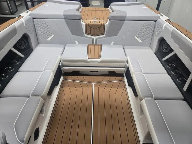 Slide: The Image of Nautique Super Air Nautique GS22 2026 - 12