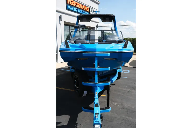 Slide: The Image of 2026 Supra SA450 boat in vibrant blue at a marine dealership. - 45