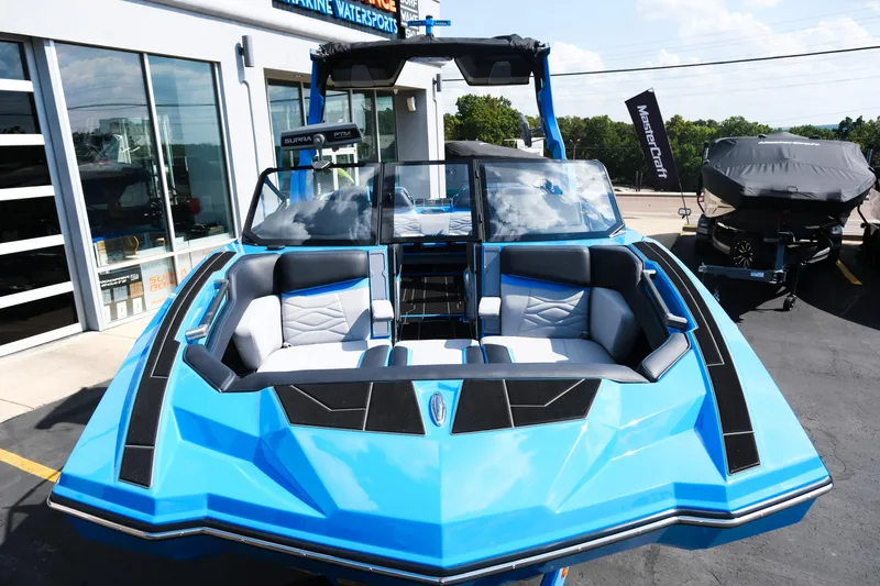 Slide: The Image of 2026 Supra SA450 boat in vibrant blue, displayed at a marine dealership. - 47