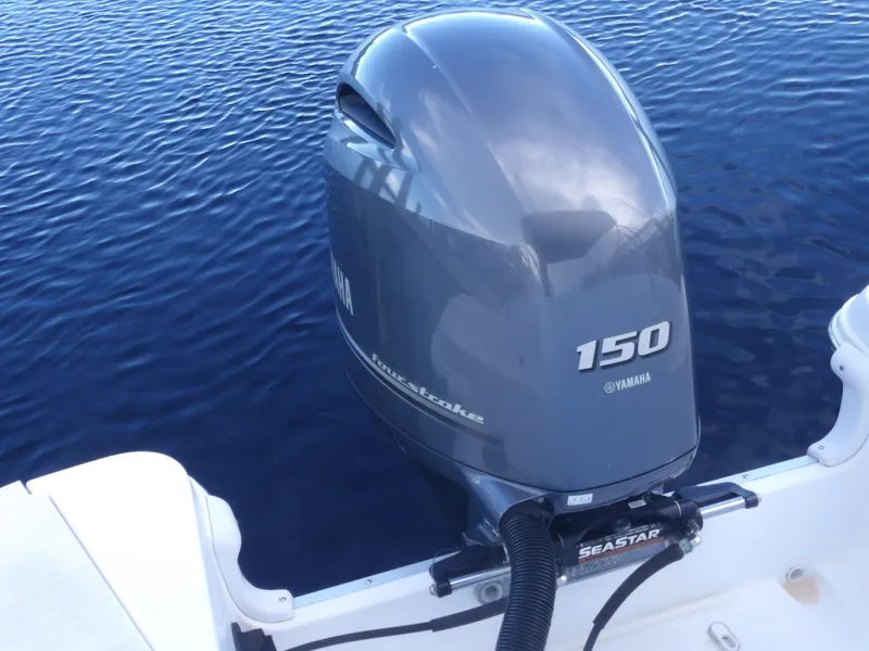 Slide: The Image of Hurricane SunDeck 2200 OB 2017 - 22