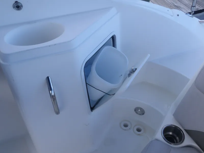 Slide: The Image of Hurricane SunDeck 2200 OB 2017 - 25