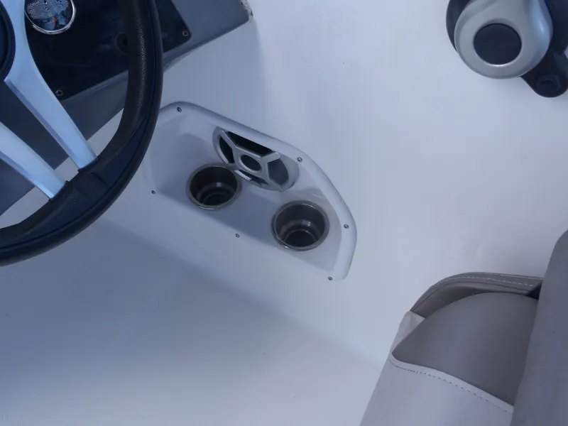 Slide: The Image of Hurricane SunDeck 2200 OB 2017 - 26