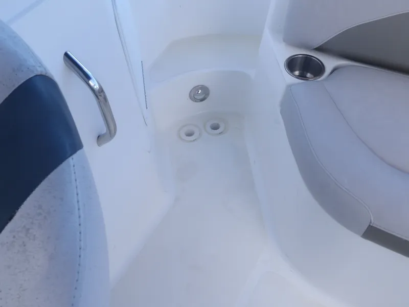 Slide: The Image of Hurricane SunDeck 2200 OB 2017 - 30