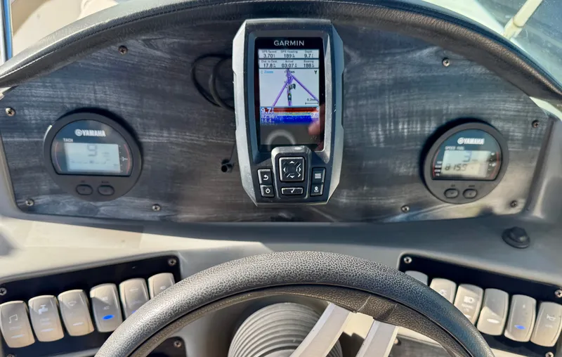 Slide: The Image of Hurricane SunDeck 2200 OB 2017 - 32